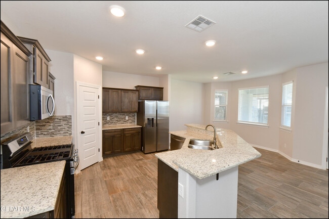 Building Photo - 2712 Sammy Cervantes St