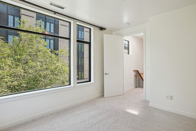 Building Photo - Riverfront Location, Luxury Townhome - End Corner Unit, Two En-Suites, Attached Garage