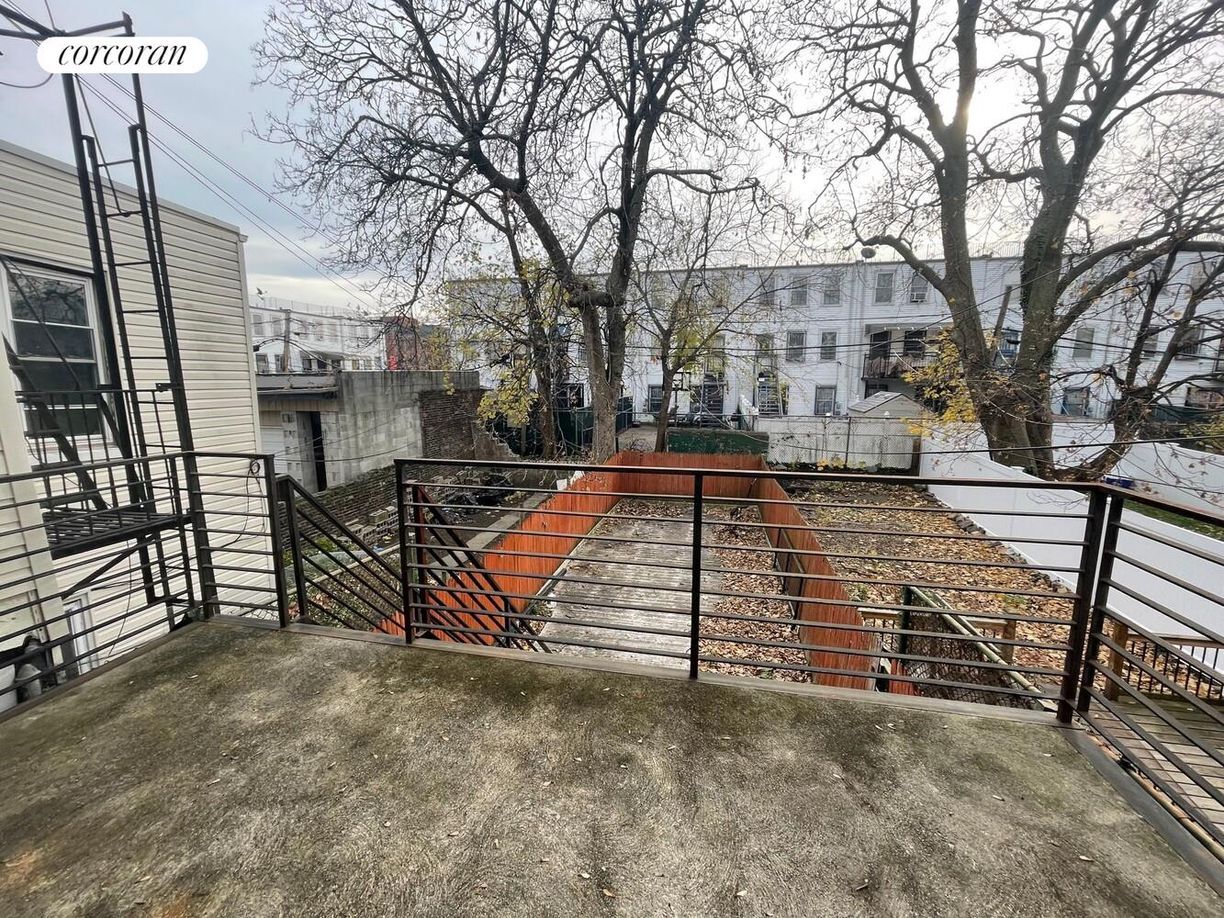 Building Photo - 2060 Pacific St