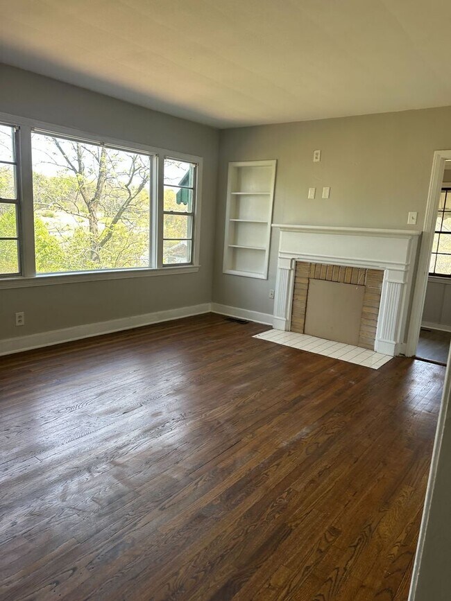 Building Photo - Classic Charm Meets Modern Comfort – 3BR/2BA Home