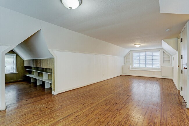 Building Photo - 3514 Plumb St