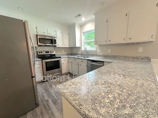 Building Photo - 11824 Larkridge Ct
