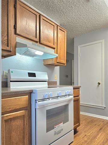 Building Photo - 5805 Shadydell Dr