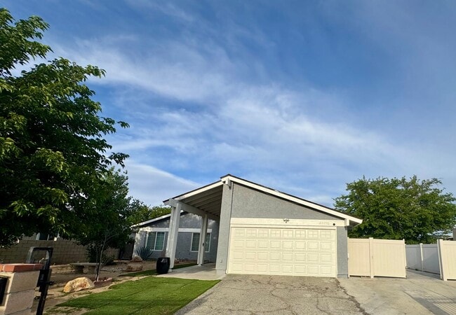 Building Photo - Beautiful 4 bedroom in West Lancaster