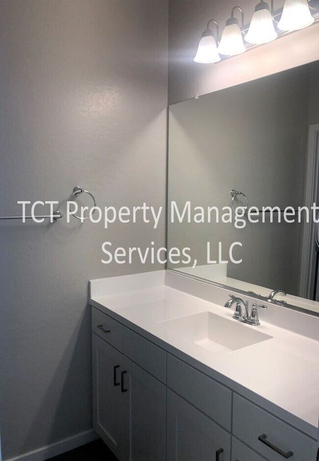 Building Photo - Gorgeous Home In Gated Gilbert Community!