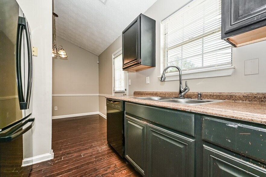 Building Photo - 7105 E Village Ct