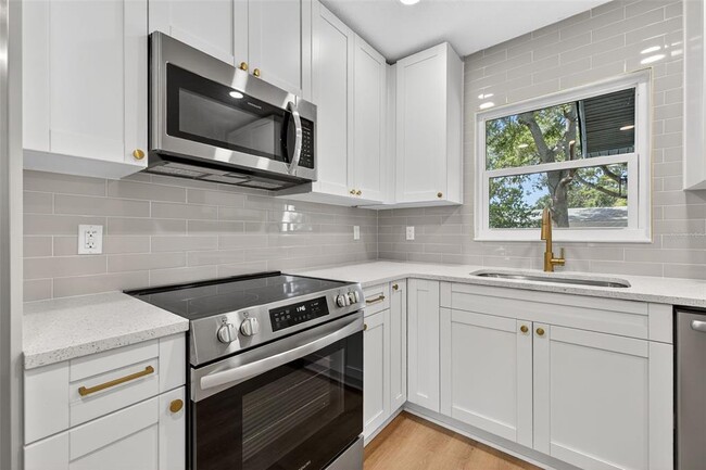 Building Photo - 2710 Boca Ciega Dr N