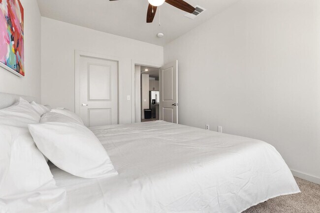 Building Photo - 5820 1/2 Cameron Road-SI FL4-ID1303398P