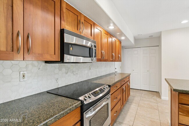 Building Photo - 6756 W Morrow Dr