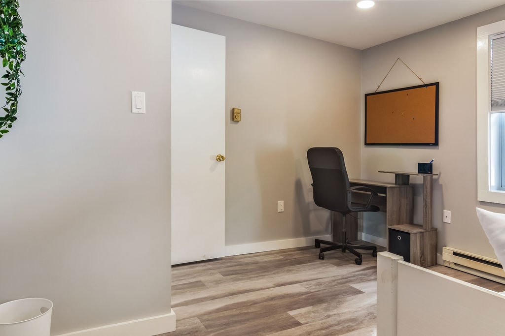 Building Photo - 36 Pequotsepos Rd