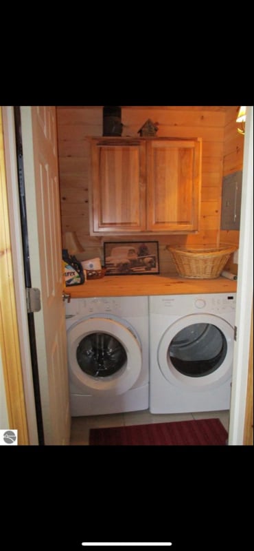 Building Photo - 1038 Wintergreen St