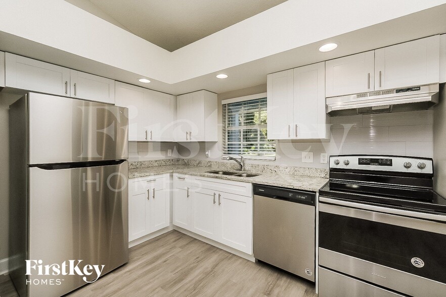 Building Photo - 5322 Plum Ave