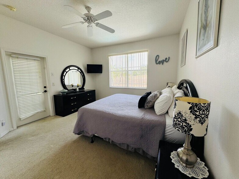 Building Photo - 400 Montara Dr