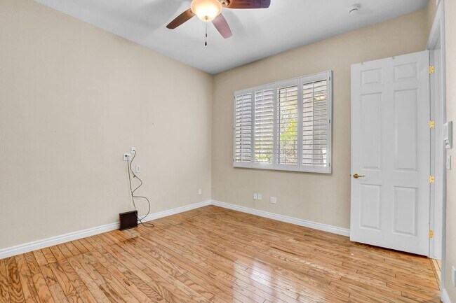 Building Photo - Single Story in Country Club Hills!