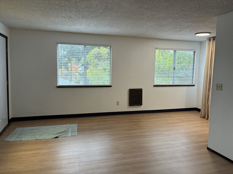 Building Photo - 4730 SE 69th Ave