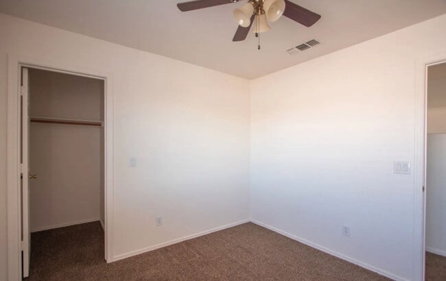 Building Photo - 13002 W Paradise Dr