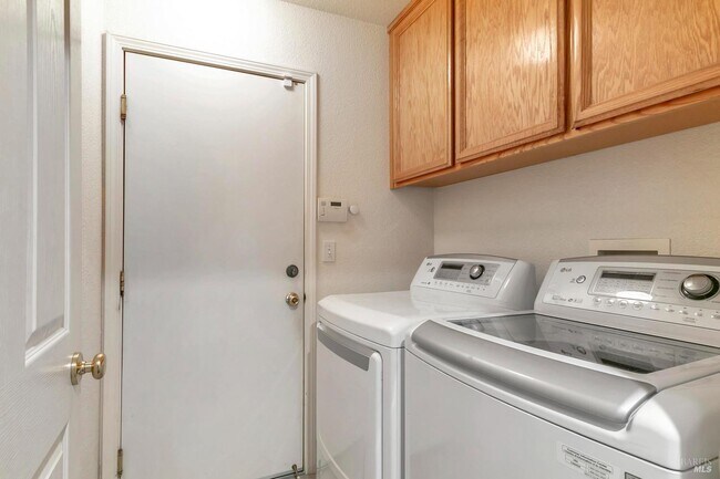 Building Photo - 3257 Vista Del Lago Way