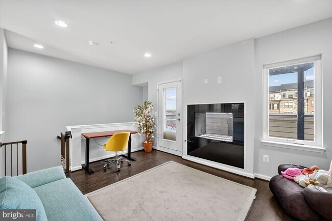 Building Photo - 506 Riversail Ln