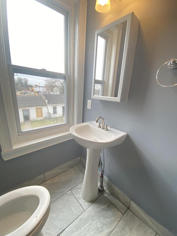 Building Photo - 220 E Marshall St