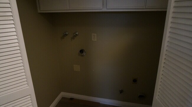 Building Photo - 16268 Glencove Dr
