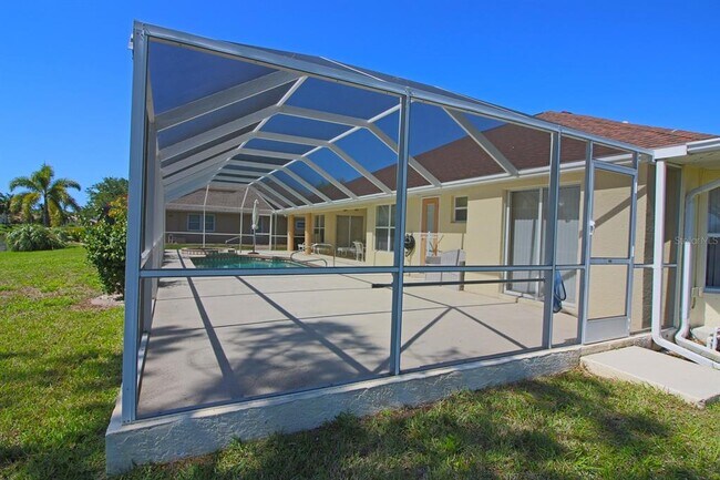Building Photo - 10 Pine Valley Ln