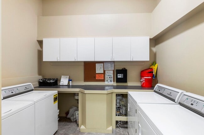 Building Photo - Charming Studio Condo For Rent Downtown Po...