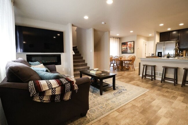 Building Photo - 3 Bedroom, 2.5 Bathroom Townhome. June 2026 Move-In! 2-year lease option!