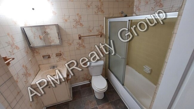 Building Photo - Studio apartment in Rosewood