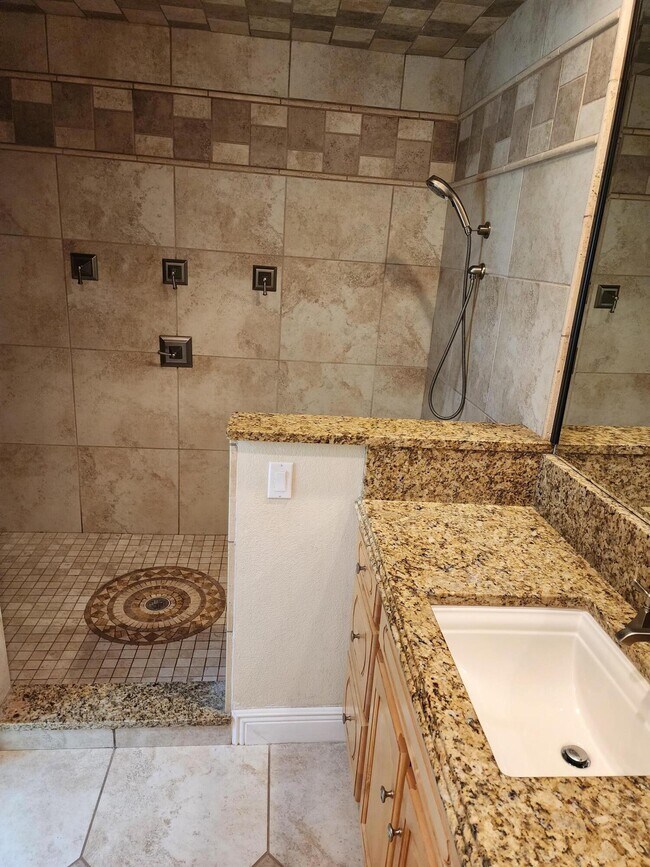 Building Photo - 2153 Royal Poinciana Blvd