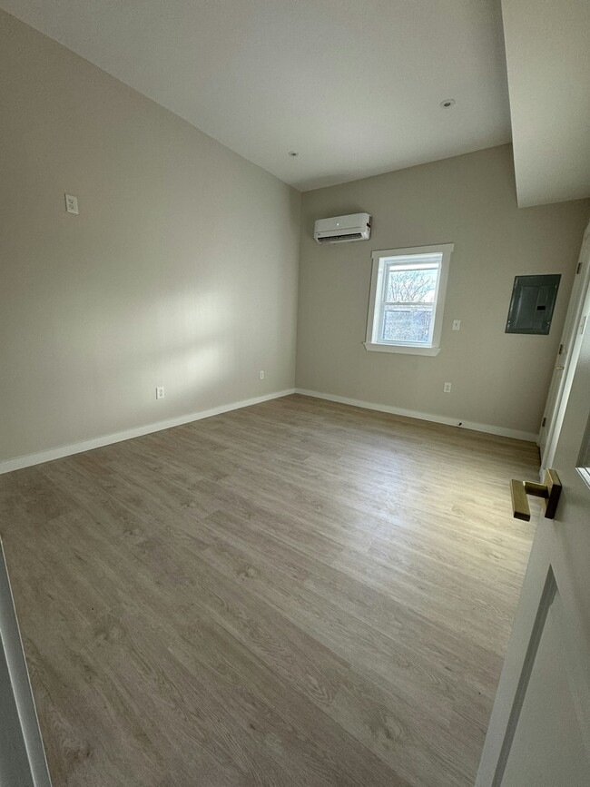 Building Photo - 2416 N Charles St