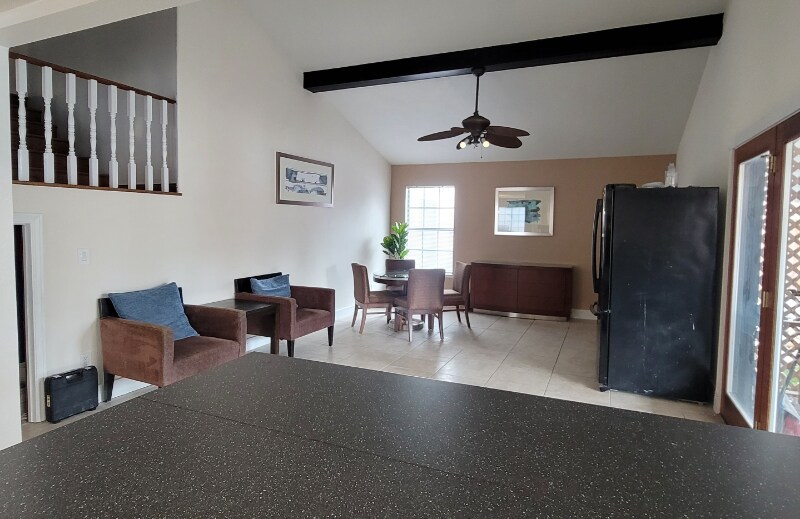 Building Photo - 5709 Avenida Silla