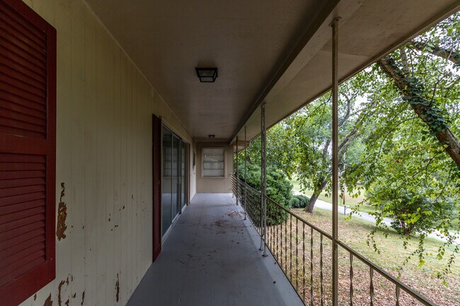 Building Photo - 630 Colonial Dr