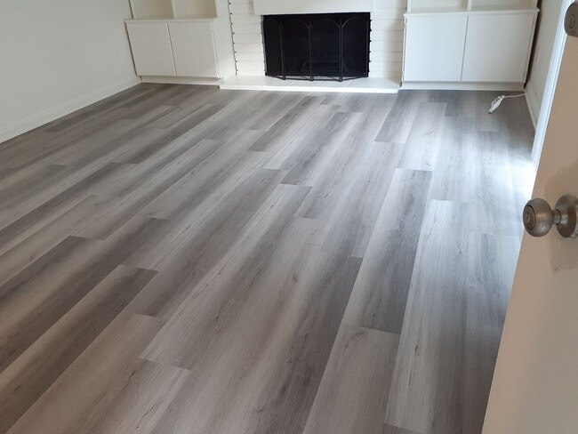 Building Photo - 2 Bed 1 Bath Newly Renovated for Rent in Newport Beach