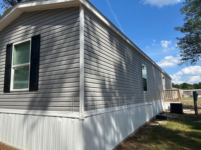 Building Photo - 99a Somerset Dr