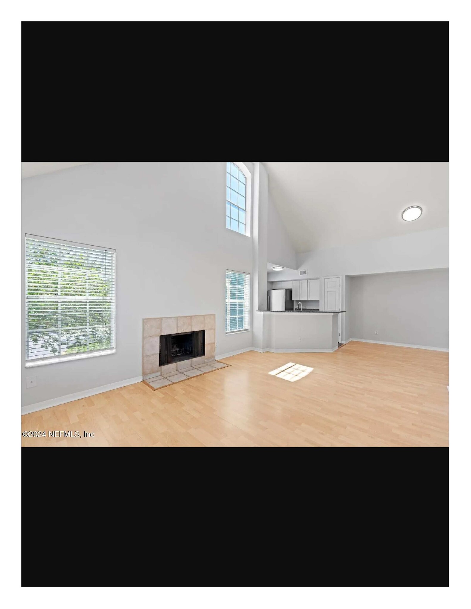 Building Photo - 13700 Richmond Park Dr N