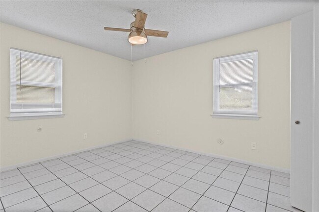 Building Photo - 601 Rucker St
