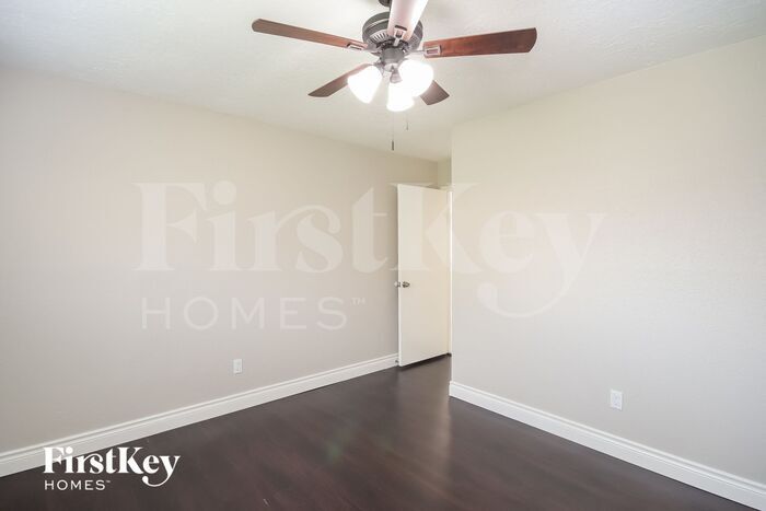 Building Photo - 2514 Palace Dr
