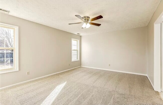 Building Photo - 116 Mosswood Dr