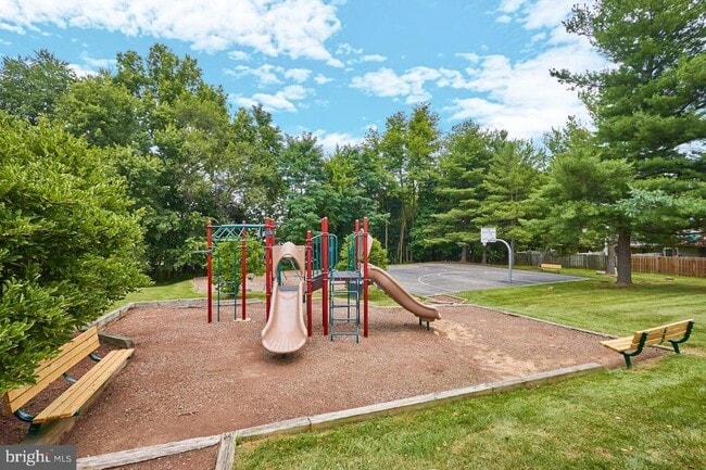 Building Photo - 239 Frazer Dr