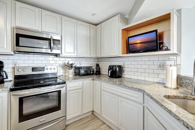 Building Photo - 9500 S Ocean Dr