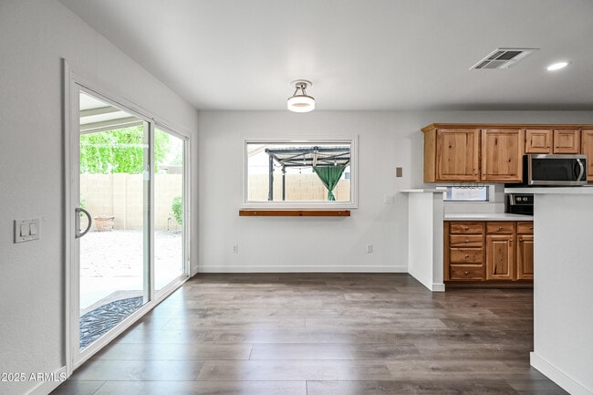 Building Photo - 3334 W Monona Dr
