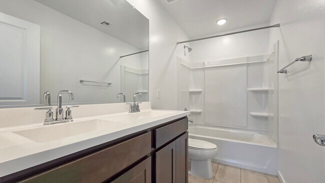 Building Photo - Community pool! Excellent Goodyear location!