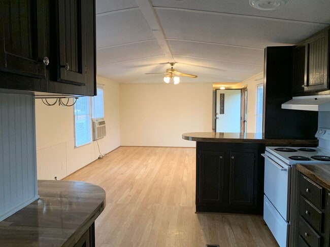 Building Photo - 3 BR, 2 BA Single Wide on Private Lot *Pri...