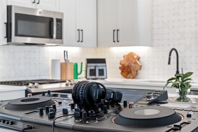 Building Photo - 2609 Willow St