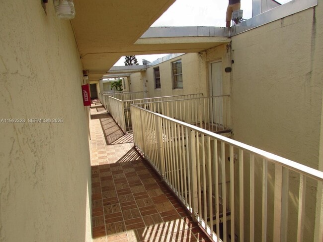 Building Photo - 10090 NW 80th Ct