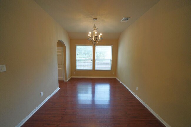Building Photo - Beautiful Home Now Available in the Covete...
