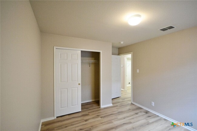 Building Photo - 2489 Medina Dr