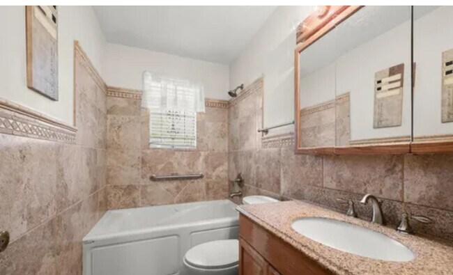 Building Photo - 1220 Silverwood Dr