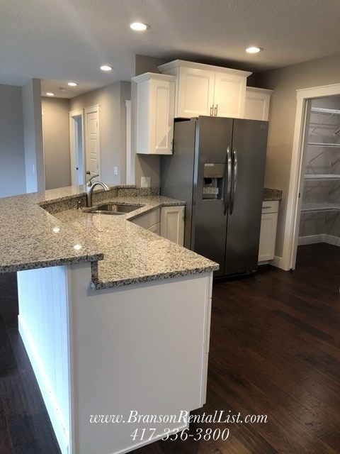 Building Photo - Clean and coming soon!