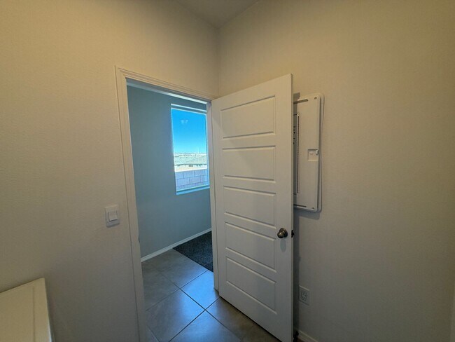 Building Photo - 4875 Mount Salas St NE